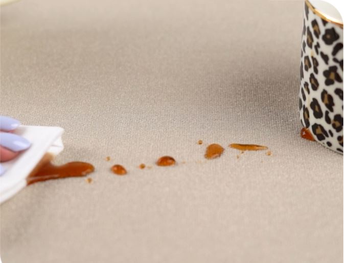 Jak czyścić sofę z velvetu? Praktyczny poradnik pielęgnacji tapicerki velvetowej